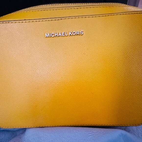 Michael Kors Jet Set Large Saffiano Leather Crossbody Bag - Picture 2 of 4